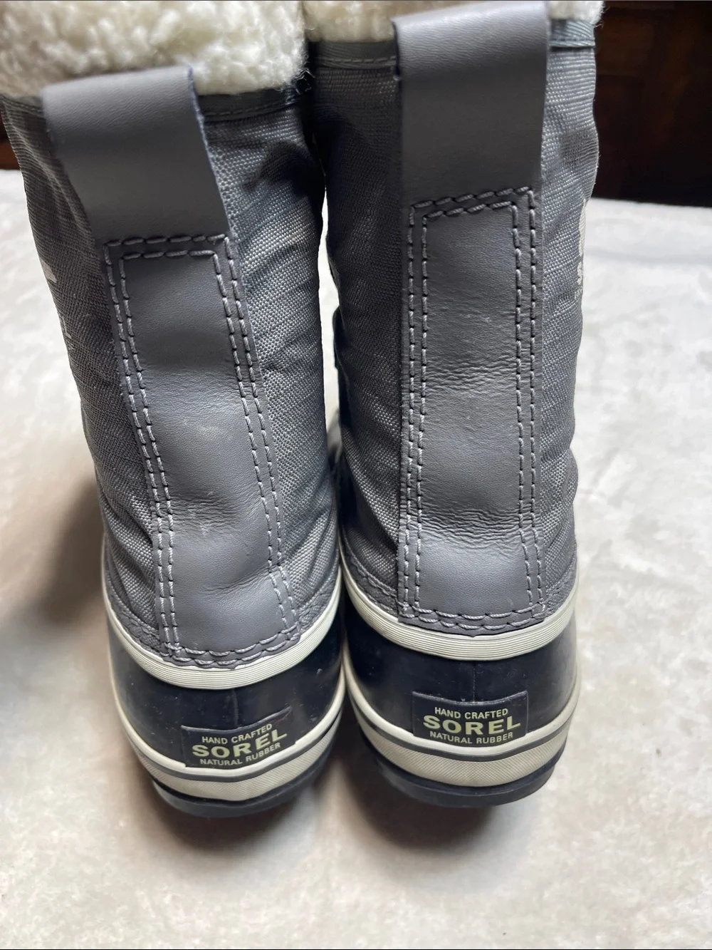 Sorel Gray and Black Waterproof Sherpa-Lined Lace-Up Boots Size 9 women’s